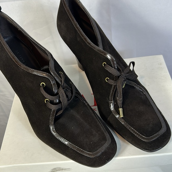 Anne Klein Brown Suede Wedge Heel Shoes Size 9 1/2M. Excellent 3 1/2 inch heel - Picture 3 of 11